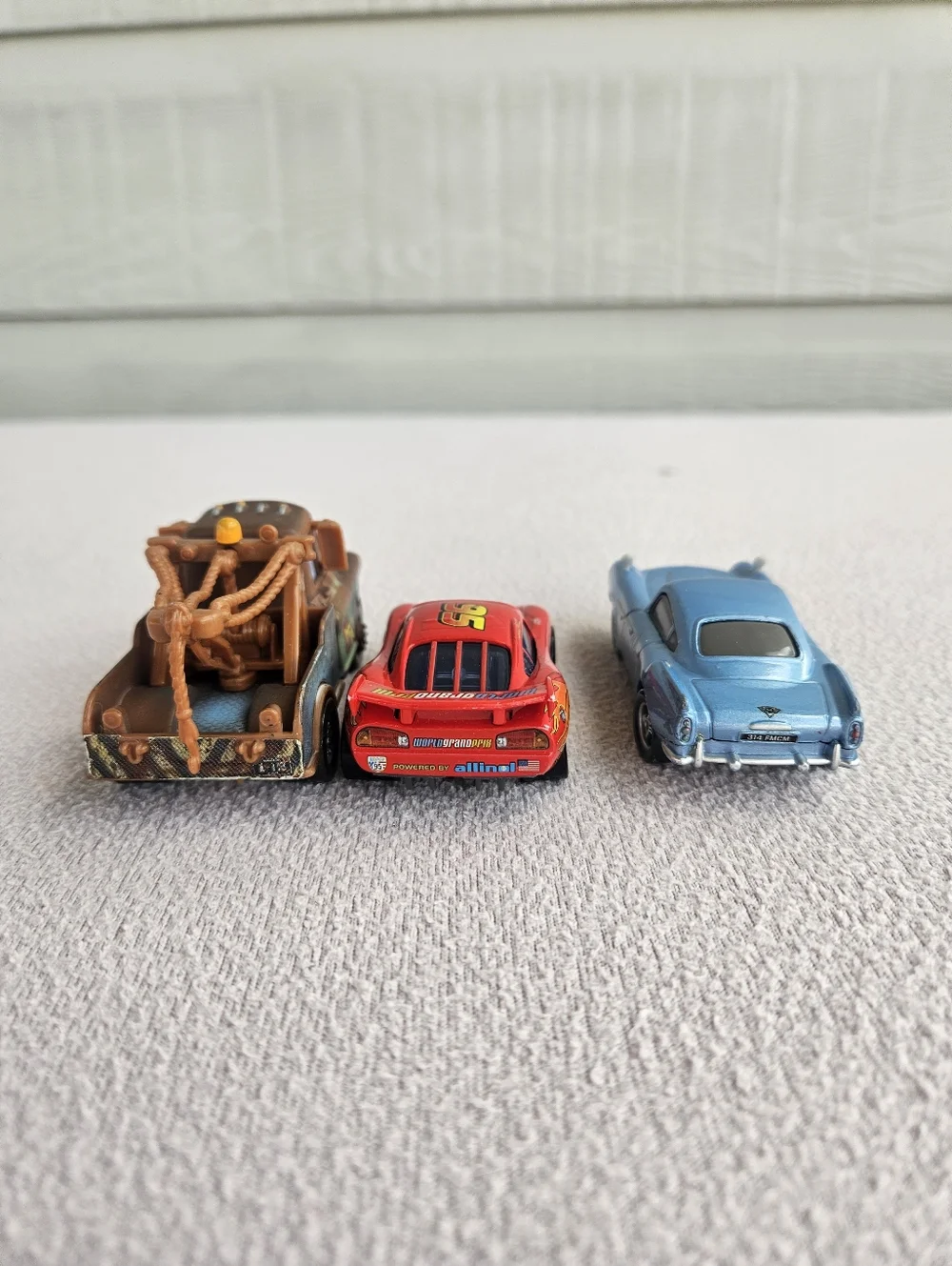 Disney Cars 2 Diecast 1:55 Lightning McQueen Mater Finn McMissile Light & Sound